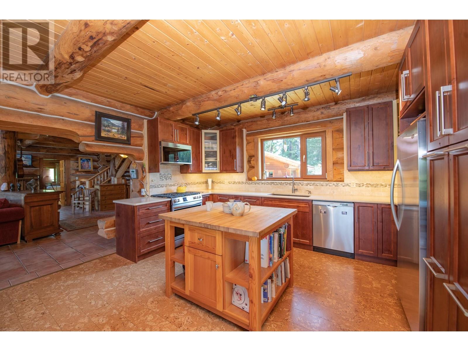 592 Bear Valley Road, Lumby, British Columbia  V0E 2G1 - Photo 19 - 10342998
