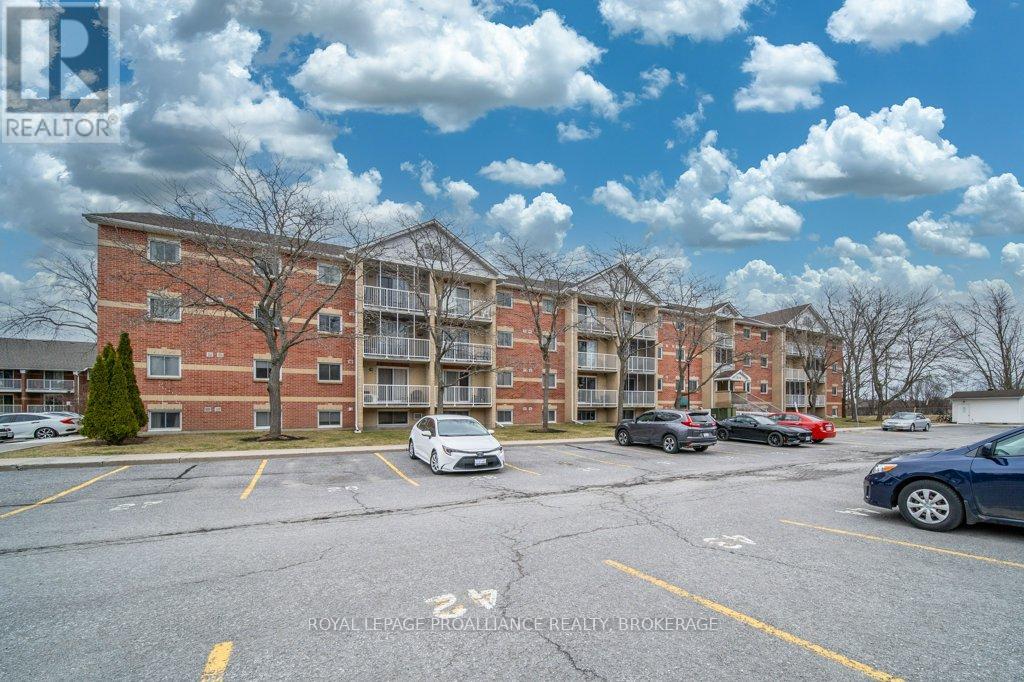 Property at 208 - 316 KINGSDALE AVENUE image 2