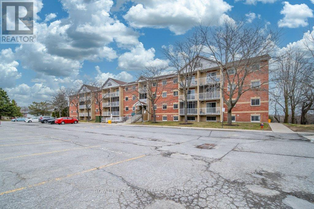 Property at 208 - 316 KINGSDALE AVENUE image 3