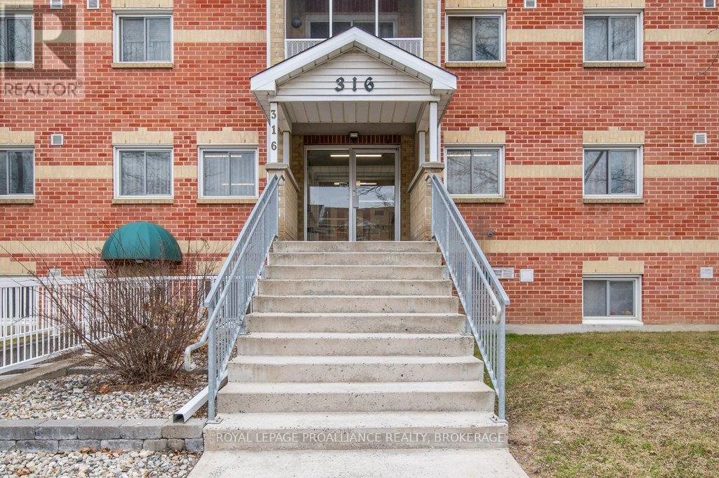 Property at 208 - 316 KINGSDALE AVENUE image 4