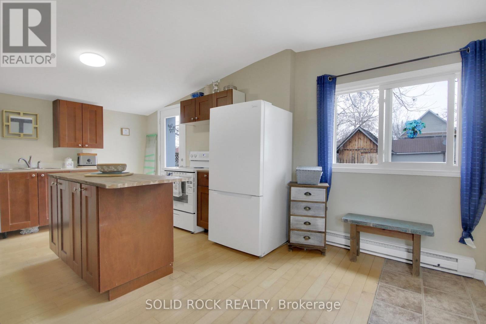133 Bonnechere Street S, Renfrew, Ontario  K7V 1Z6 - Photo 11 - X12089182