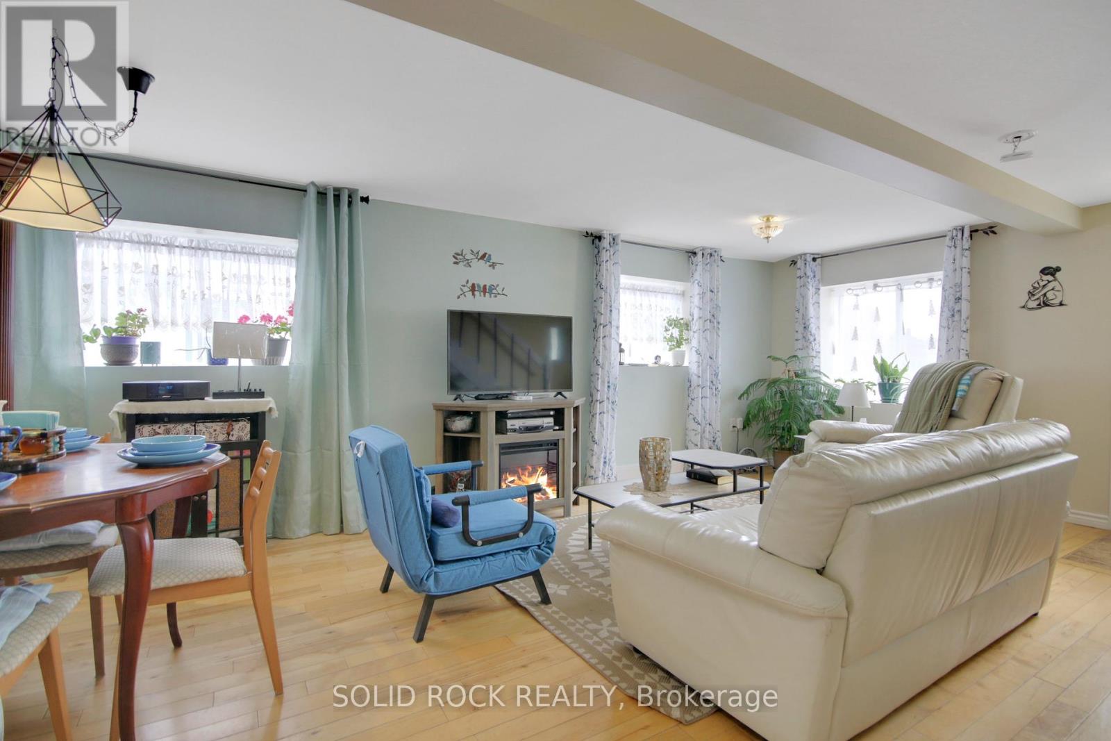 Property at 133 BONNECHERE STREET S image 4