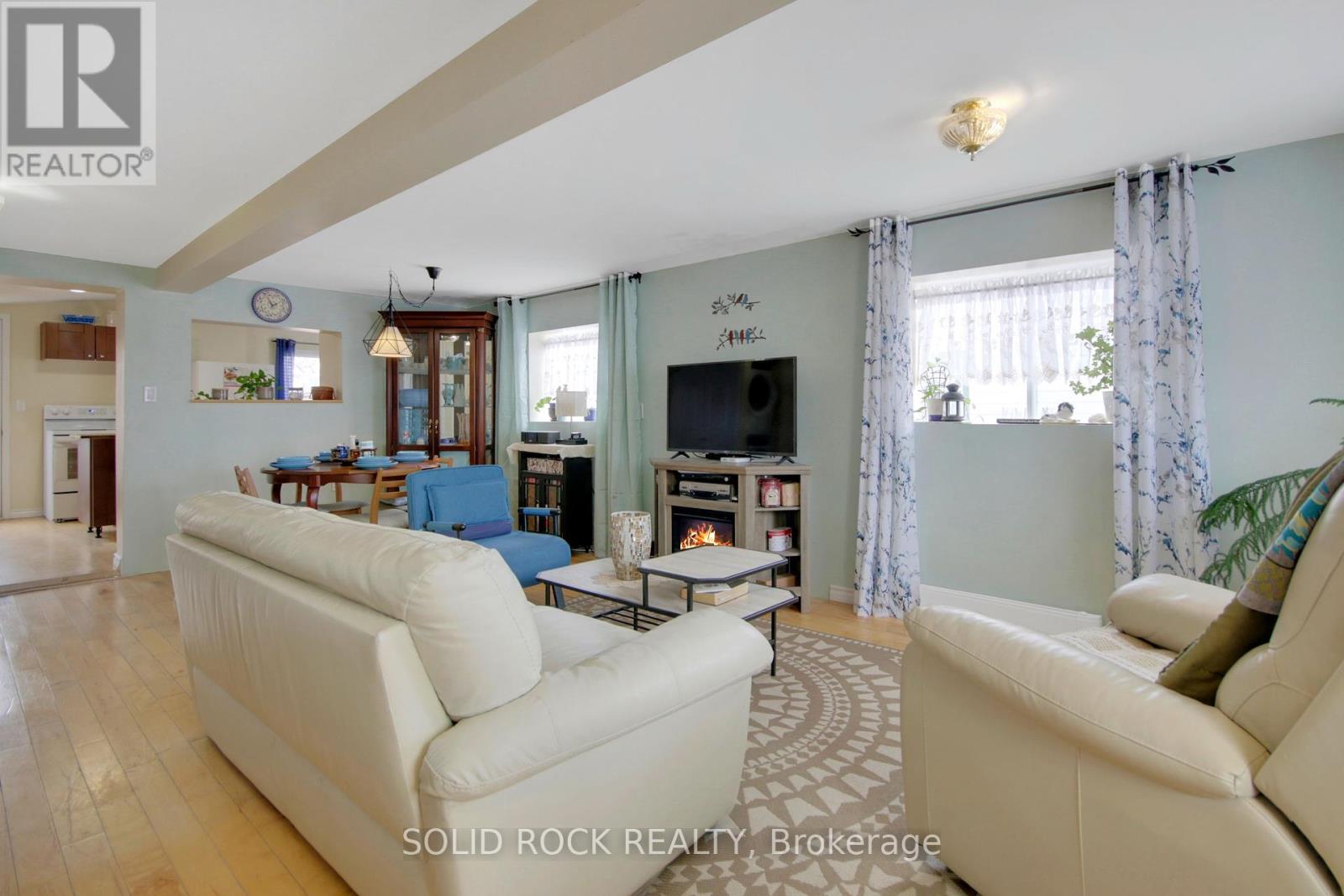 Property at 133 BONNECHERE STREET S image 5
