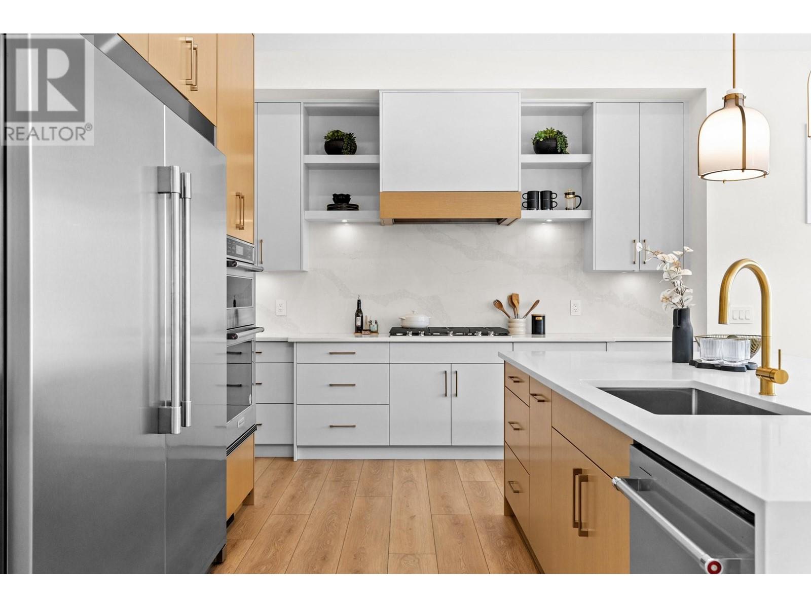 Property at 899 Loseth Drive image 3