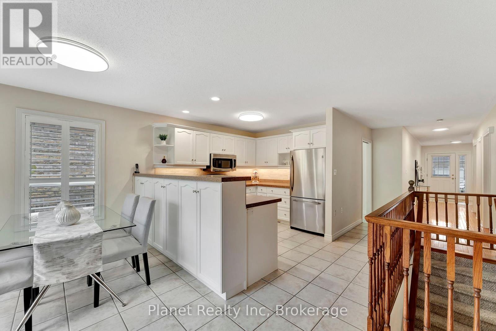 16 Winterberry Lane, Guelph, Ontario  N1G 4X7 - Photo 10 - X12089172