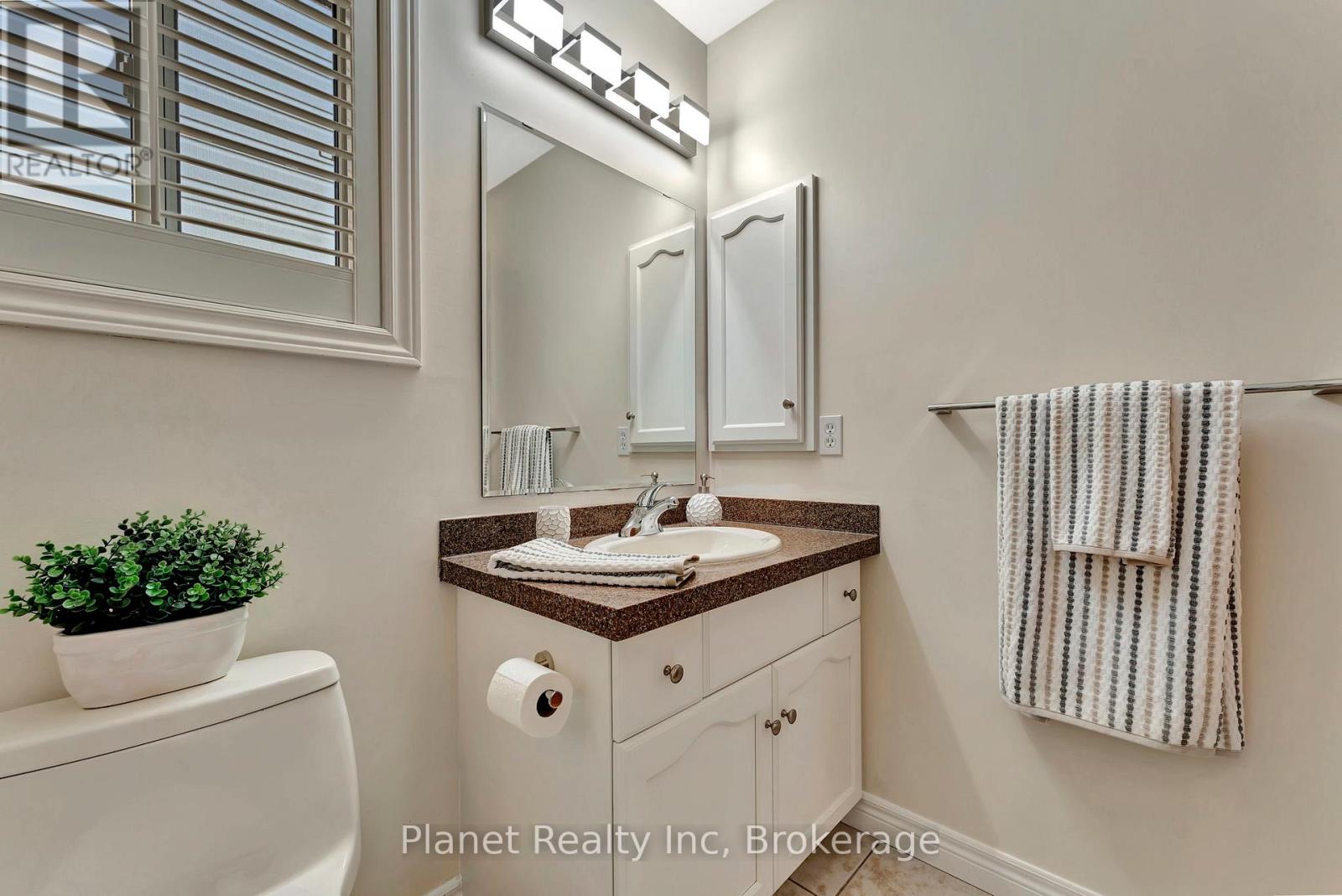 16 Winterberry Lane, Guelph, Ontario  N1G 4X7 - Photo 23 - X12089172