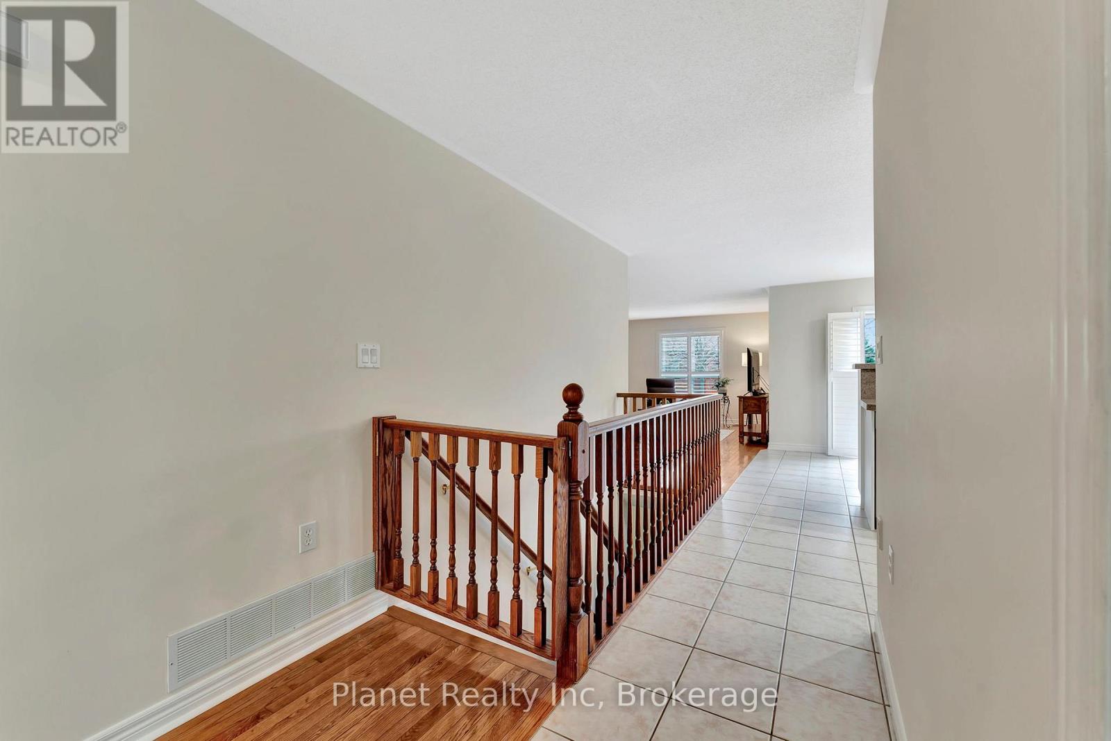 16 Winterberry Lane, Guelph, Ontario  N1G 4X7 - Photo 6 - X12089172