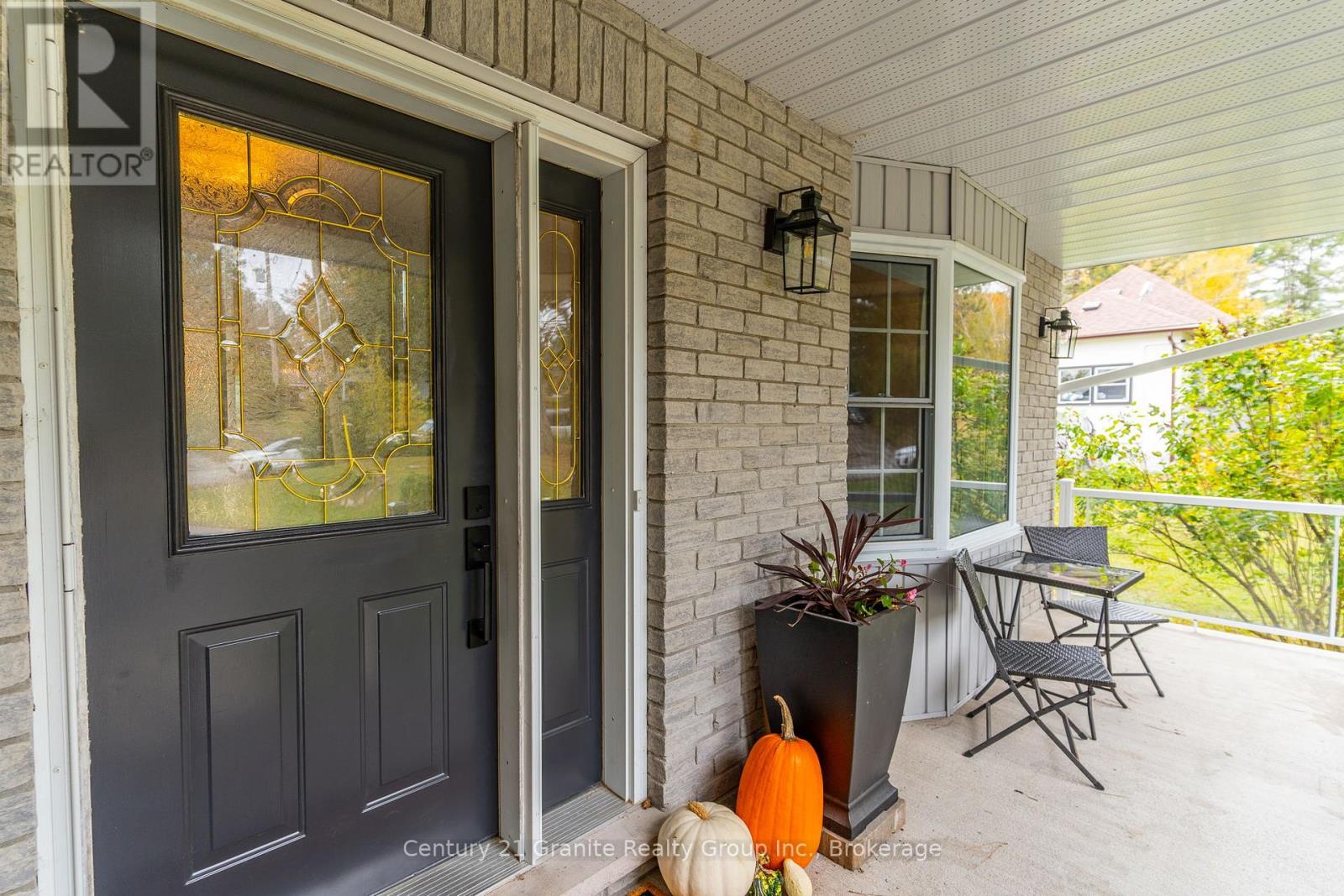 8 Mckay Street, Minden Hills, Ontario  K0M 2K0 - Photo 5 - X12089188