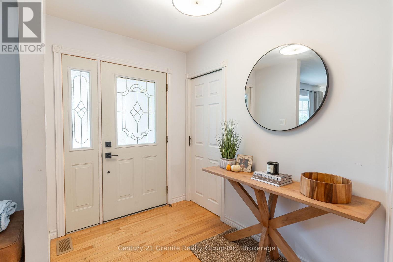 8 Mckay Street, Minden Hills, Ontario  K0M 2K0 - Photo 6 - X12089188