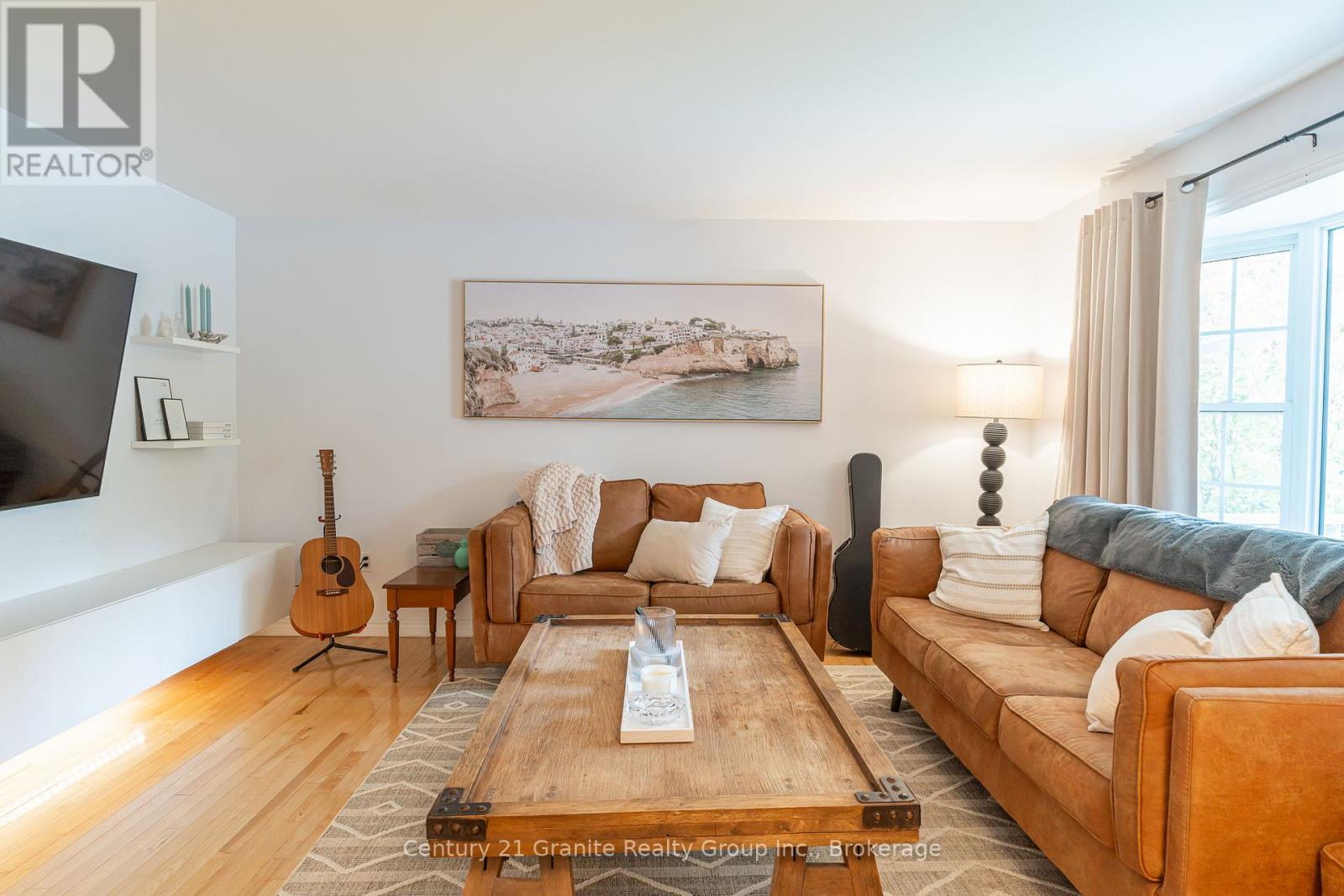 8 Mckay Street, Minden Hills, Ontario  K0M 2K0 - Photo 9 - X12089188