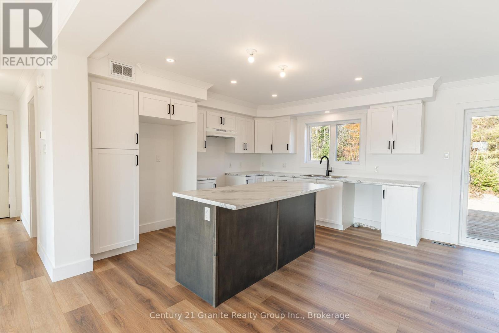 1026 Piper Glen Road, Minden Hills, Ontario  K0M 2K0 - Photo 11 - X12089206
