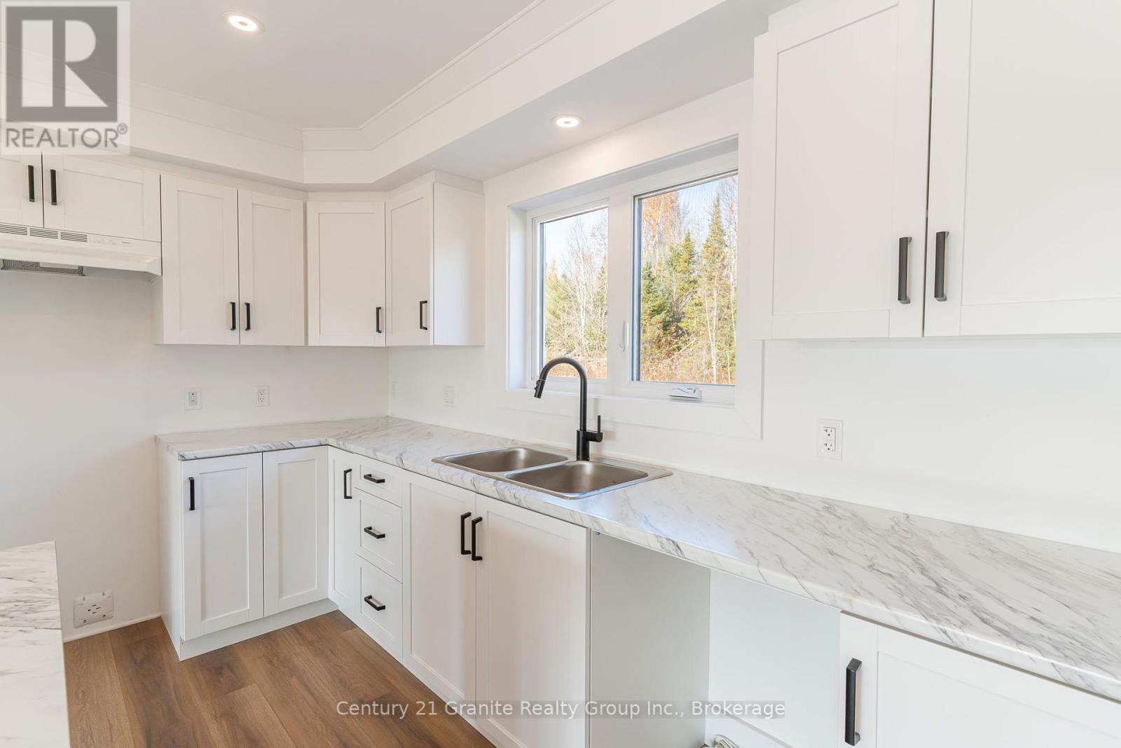 1026 Piper Glen Road, Minden Hills, Ontario  K0M 2K0 - Photo 15 - X12089206