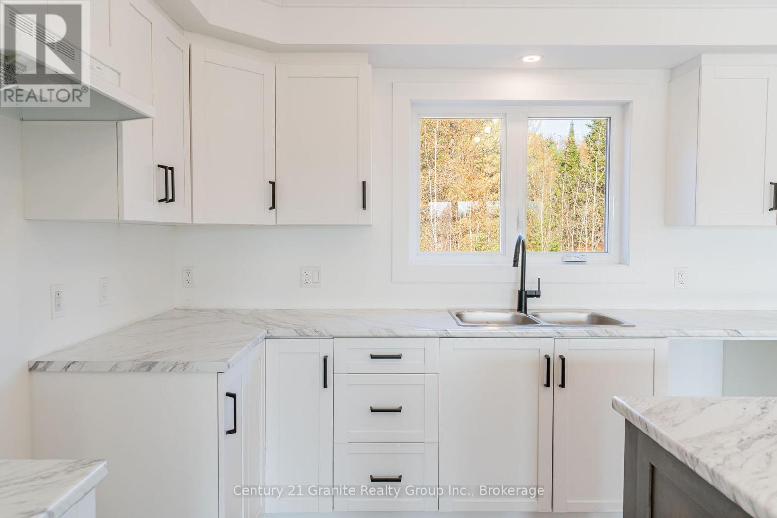 1026 Piper Glen Road, Minden Hills, Ontario  K0M 2K0 - Photo 17 - X12089206