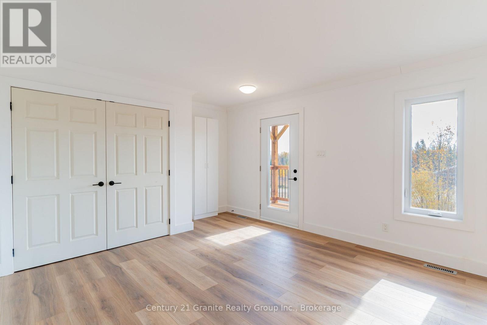 1026 Piper Glen Road, Minden Hills, Ontario  K0M 2K0 - Photo 7 - X12089206