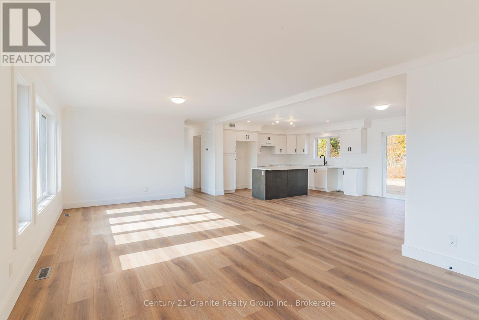 1026 Piper Glen Road, Minden Hills, Ontario  K0M 2K0 - Photo 8 - X12089206
