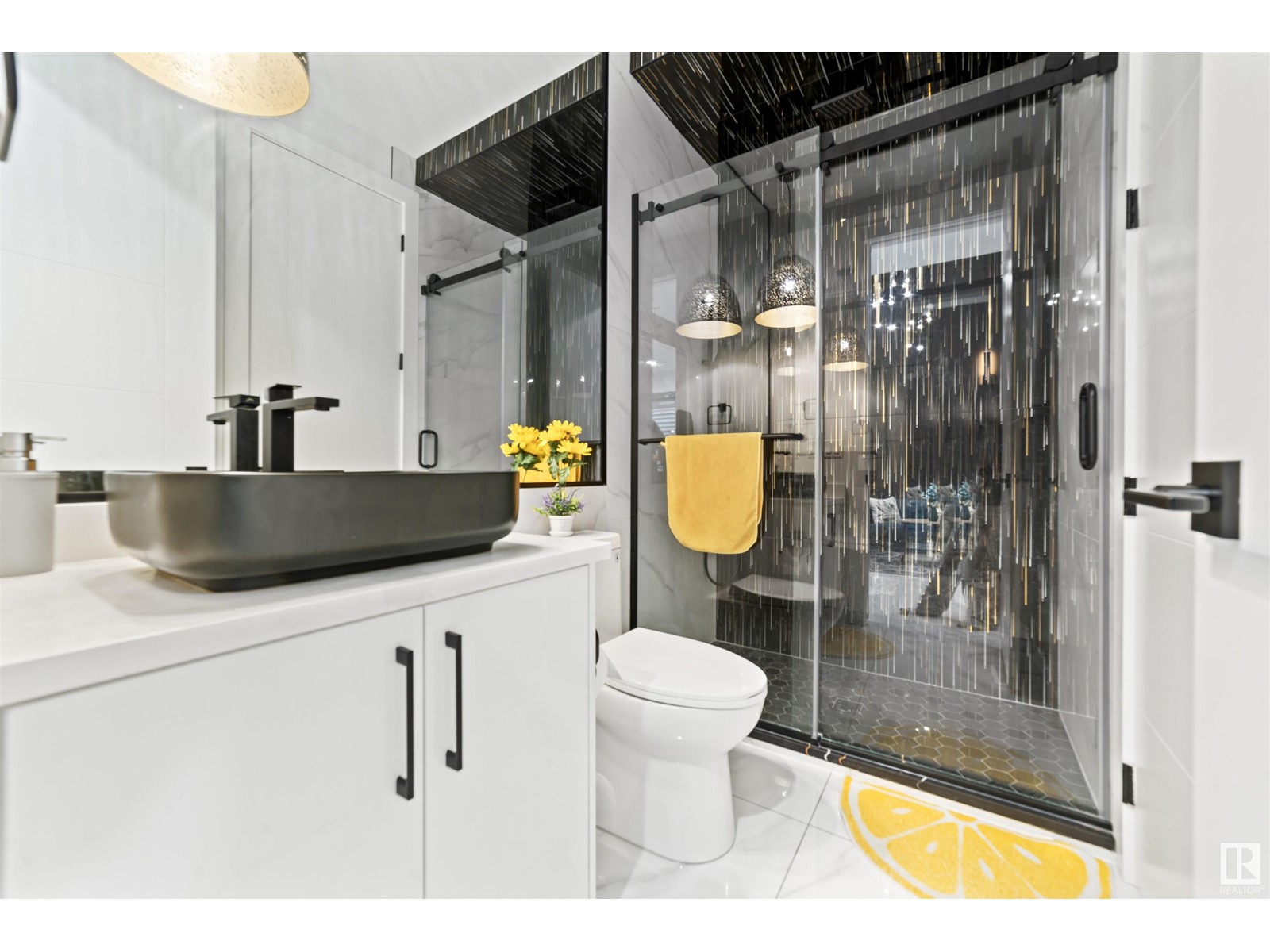 Property at 1811 17 AV NW image 5