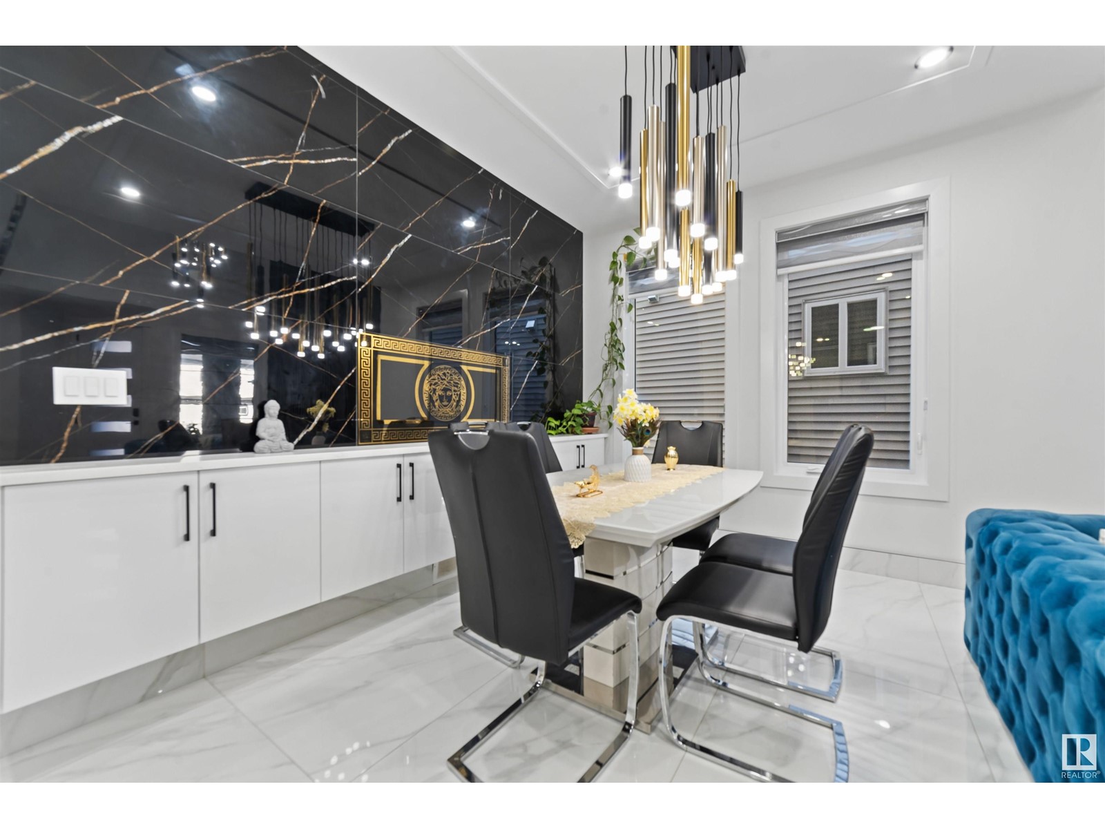 Property at 1811 17 AV NW image 2