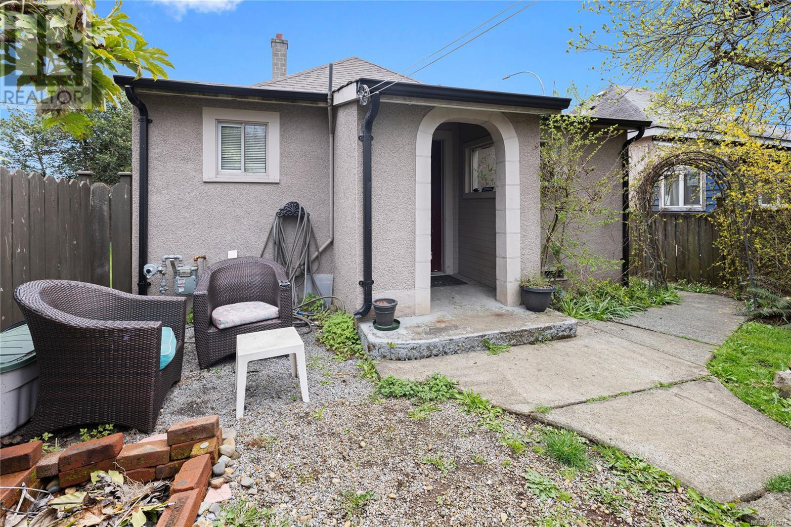 Property at 724 Nicol St image 3