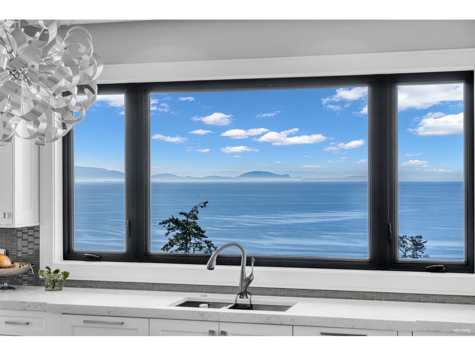 14442 Magdalen Avenue, White Rock, British Columbia  V4B 2X6 - Photo 10 - R2991515