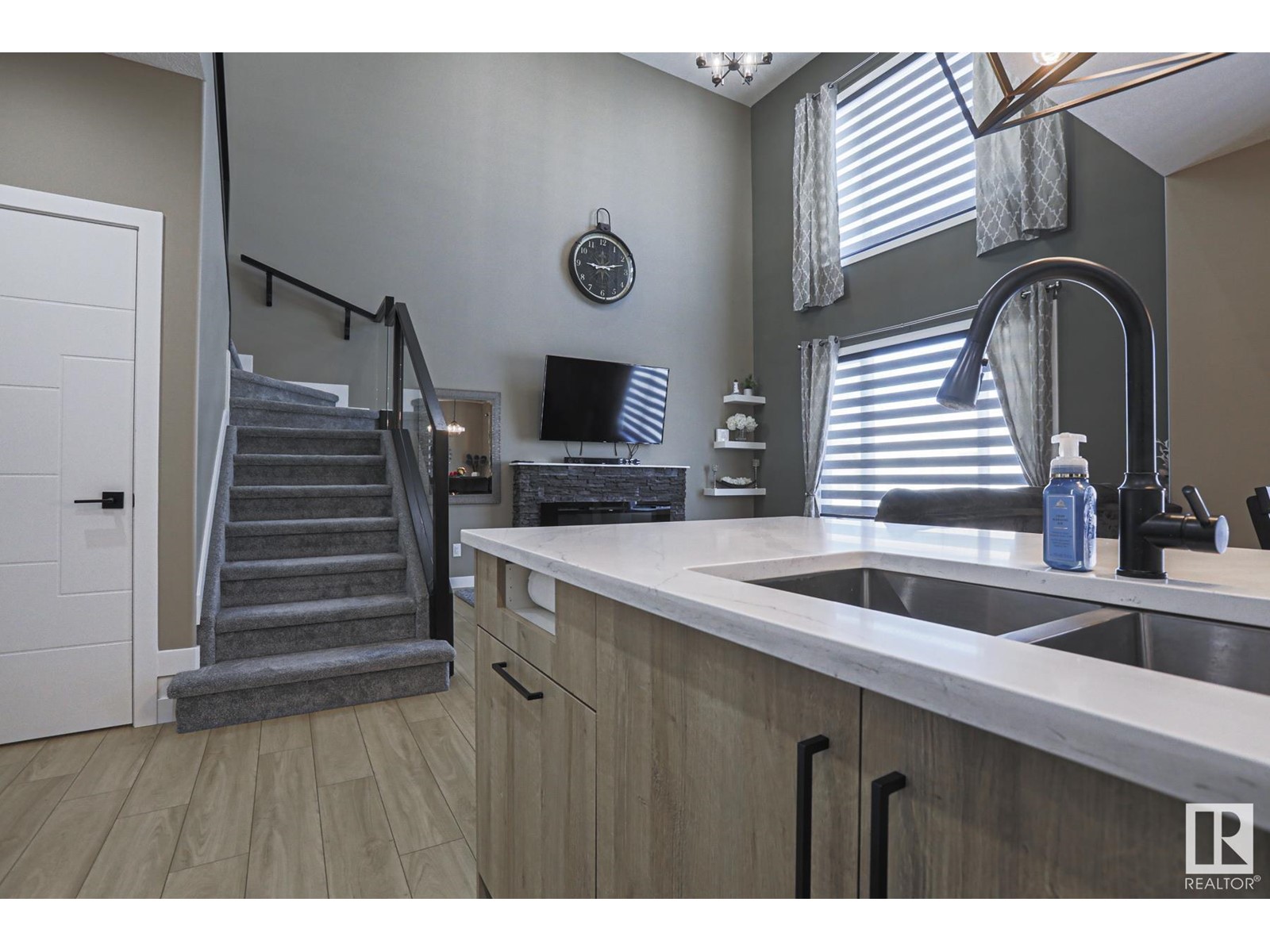 Property at 84 Meadowland WY image 4