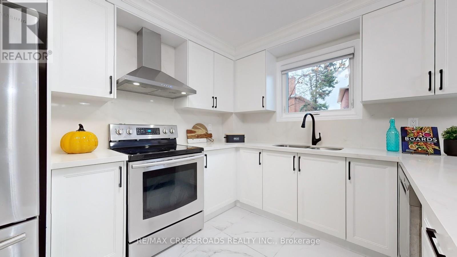 328 Atha Avenue, Richmond Hill, Ontario  L4C 2J7 - Photo 11 - N12089147