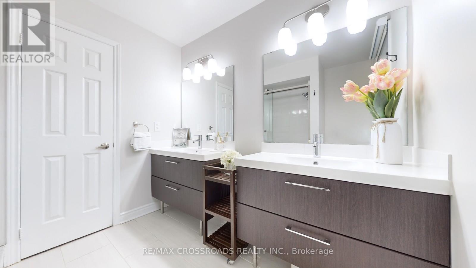 328 Atha Avenue, Richmond Hill, Ontario  L4C 2J7 - Photo 13 - N12089147