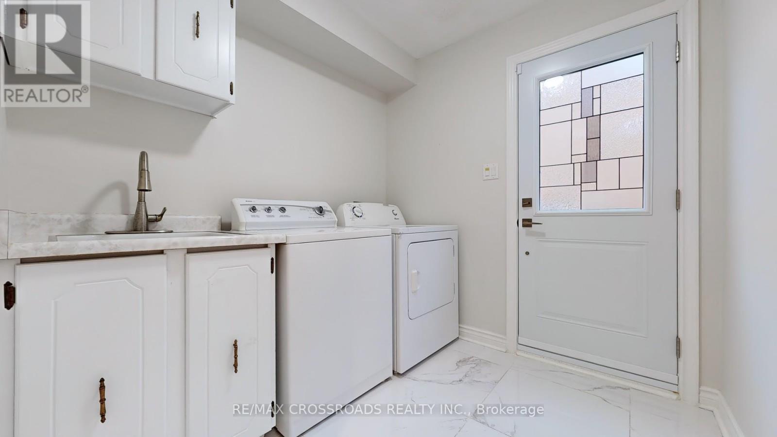 328 Atha Avenue, Richmond Hill, Ontario  L4C 2J7 - Photo 20 - N12089147