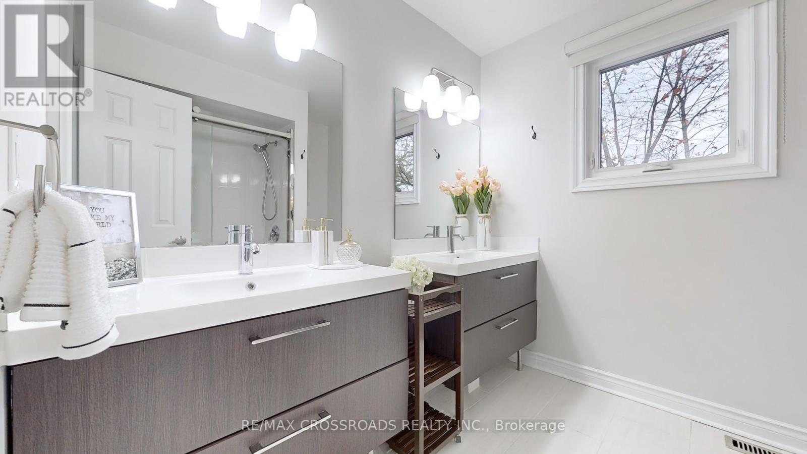 328 Atha Avenue, Richmond Hill, Ontario  L4C 2J7 - Photo 30 - N12089147