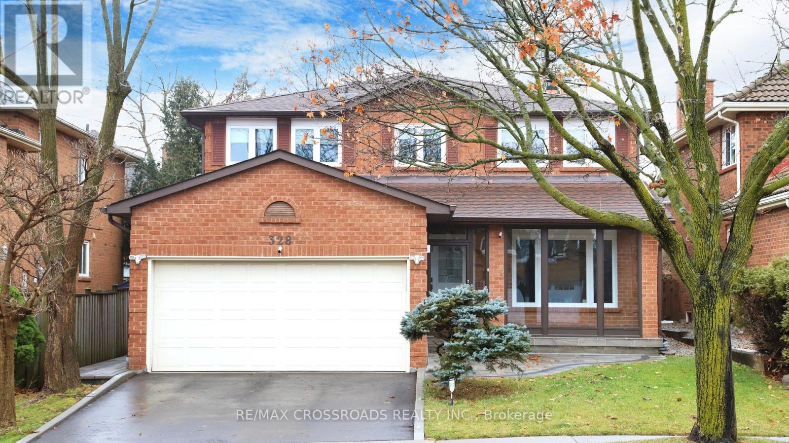 328 Atha Avenue, Richmond Hill, Ontario  L4C 2J7 - Photo 4 - N12089147