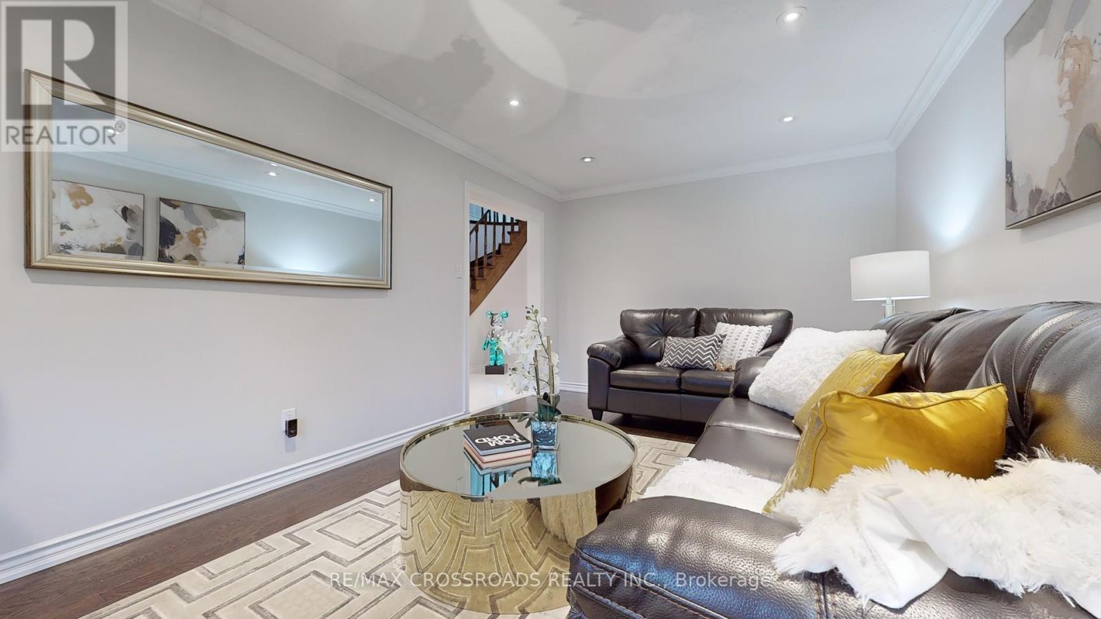328 Atha Avenue, Richmond Hill, Ontario  L4C 2J7 - Photo 9 - N12089147