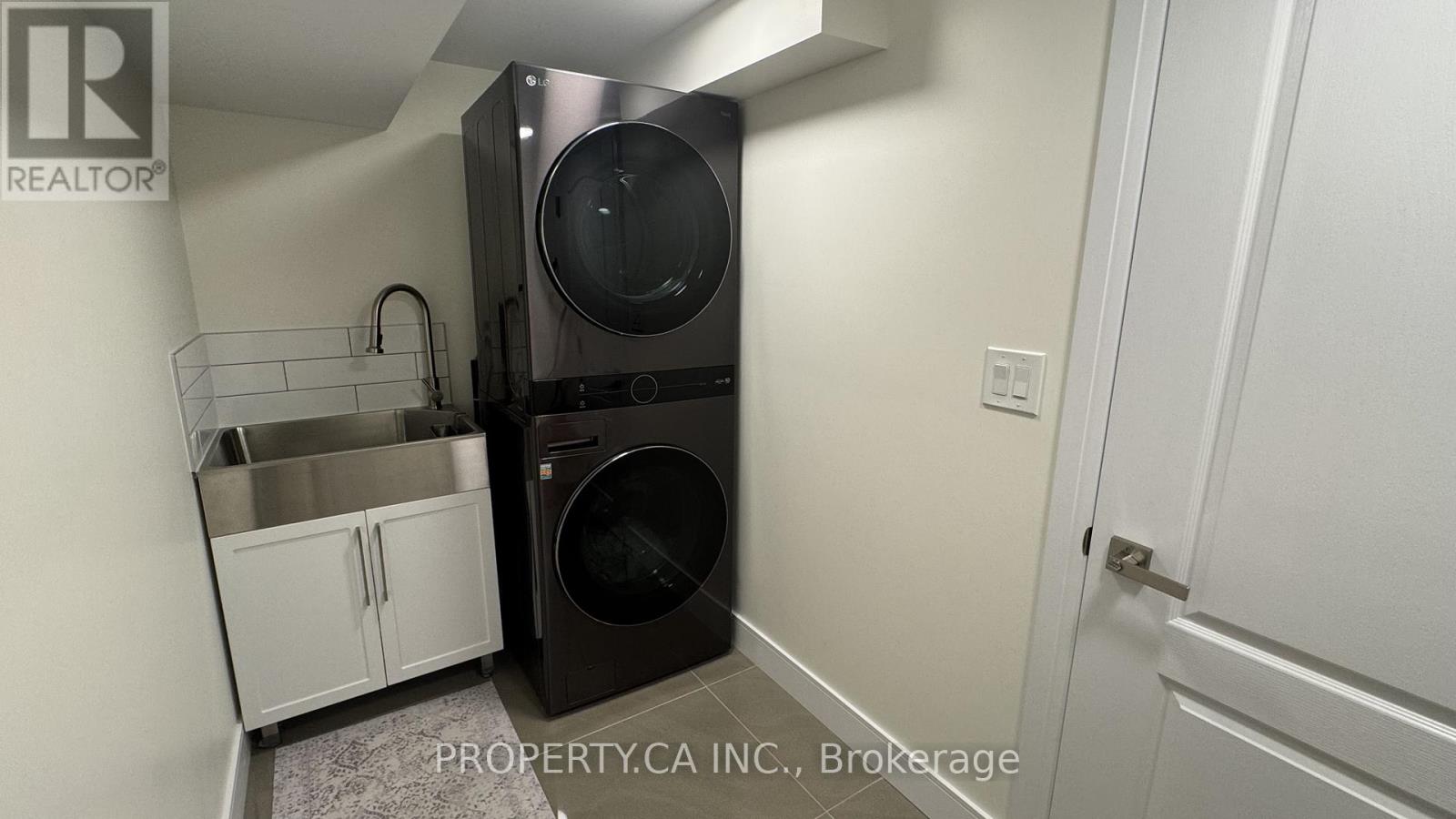 Lower 1 - 60 Lightwood Drive, Toronto, Ontario  M9V 2Z2 - Photo 11 - W12088983