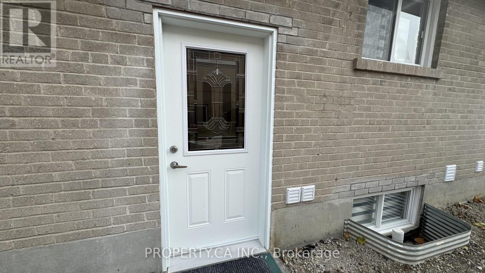 Lower 1 - 60 Lightwood Drive, Toronto, Ontario  M9V 2Z2 - Photo 12 - W12088983