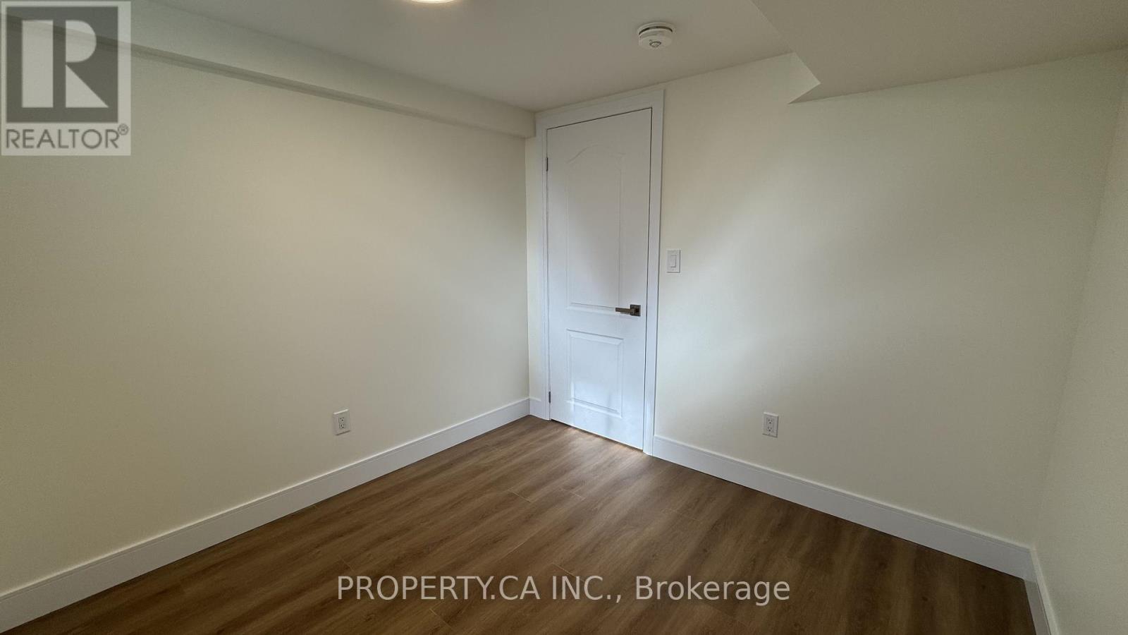 Lower 1 - 60 Lightwood Drive, Toronto, Ontario  M9V 2Z2 - Photo 10 - W12088983