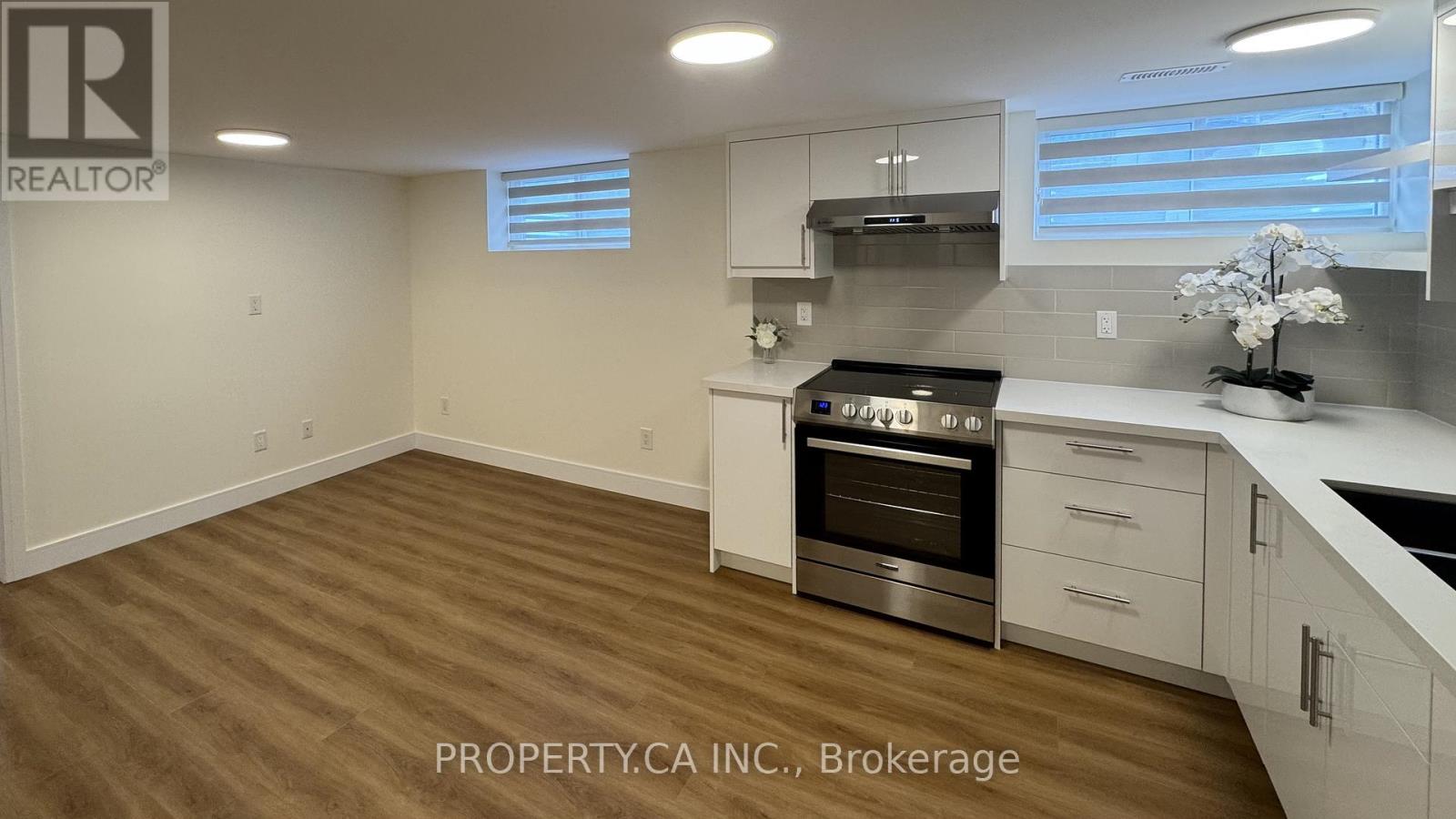 Lower 1 - 60 Lightwood Drive, Toronto, Ontario  M9V 2Z2 - Photo 3 - W12088983