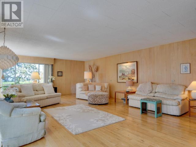 Property at 6956 VICTORIA STREET image 4