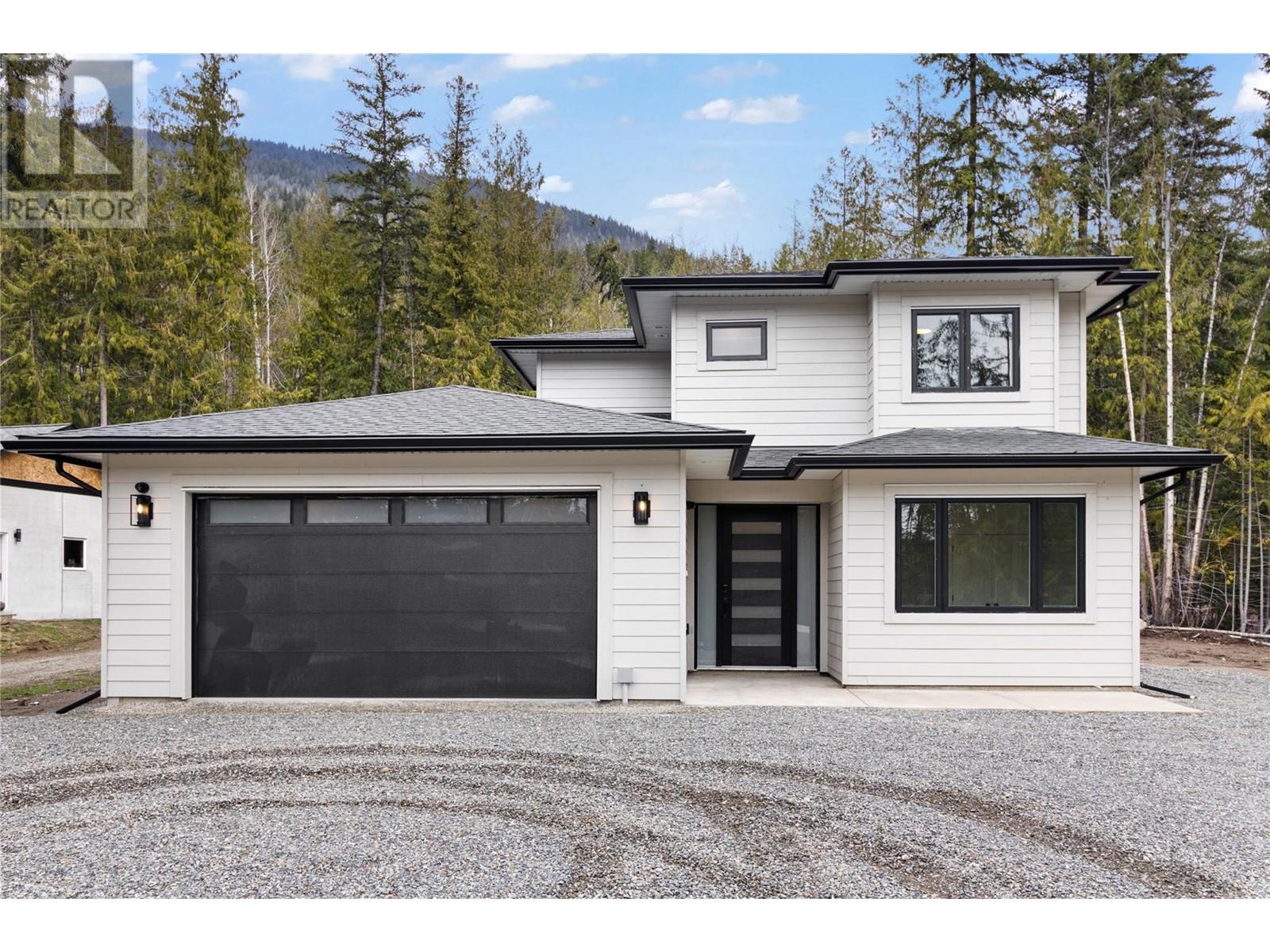 7670 Mountain Drive, Anglemont, British Columbia