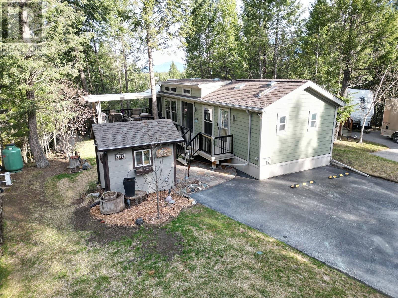 4882 Lynx Crescent, Radium Hot Springs, British Columbia