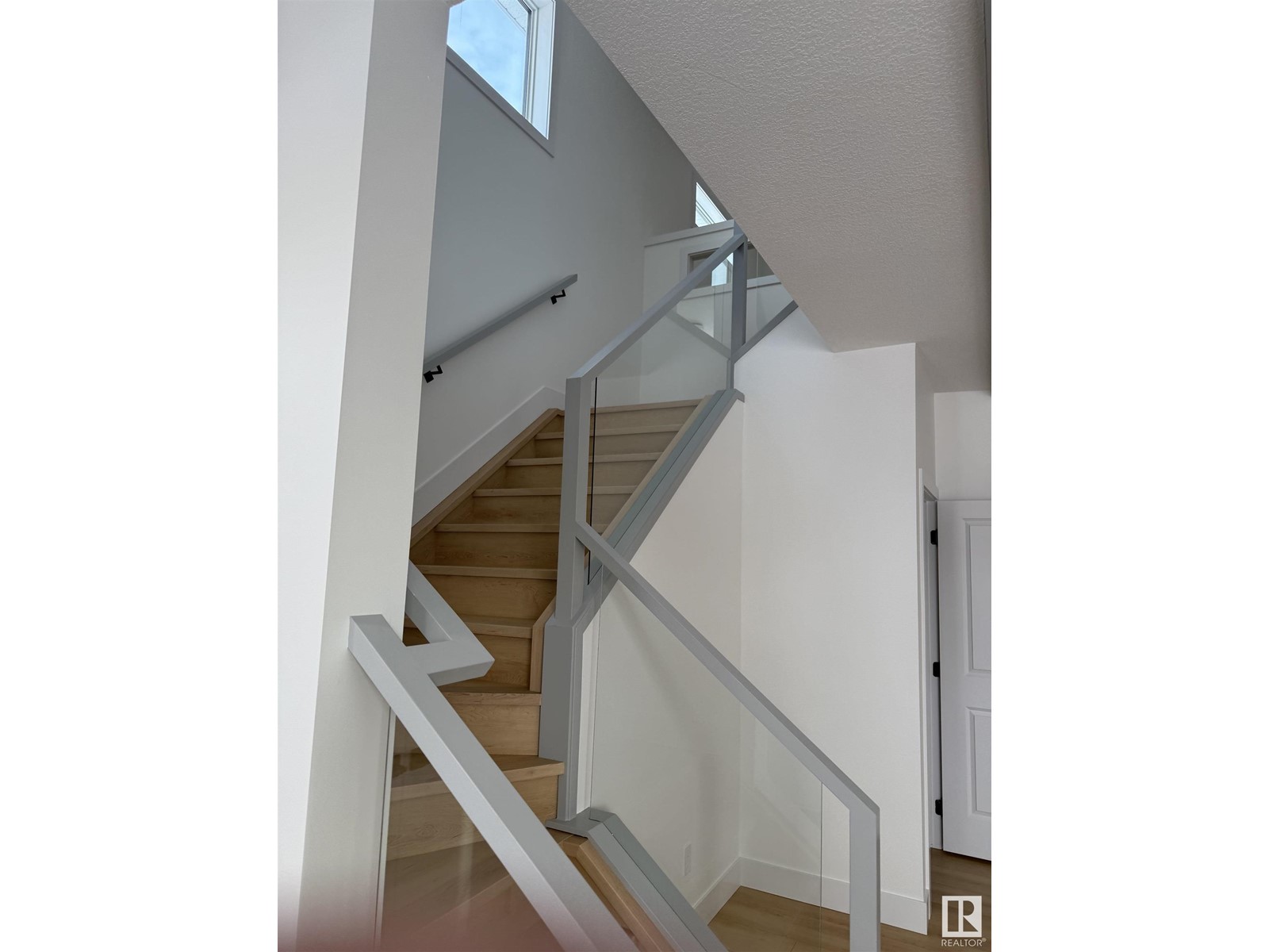 Property at 12039 41 ST NW image 2