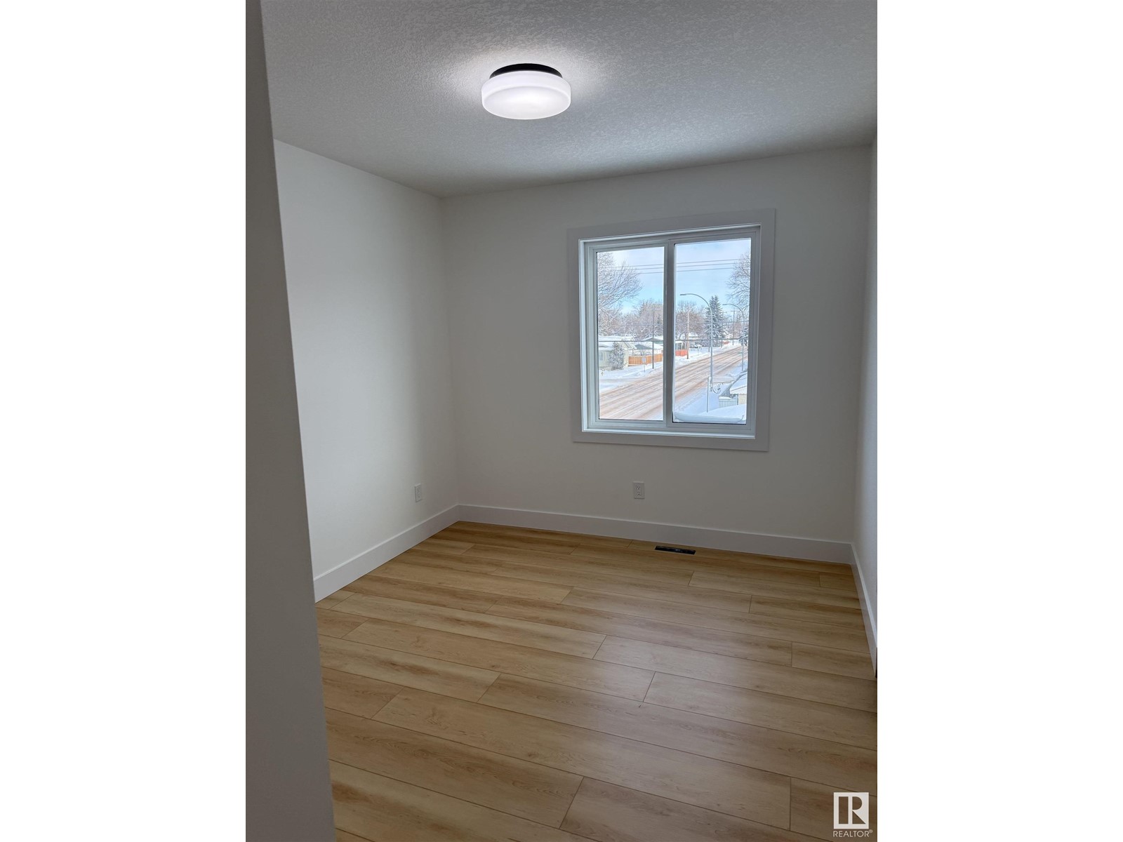 Property at 12039 41 ST NW image 1
