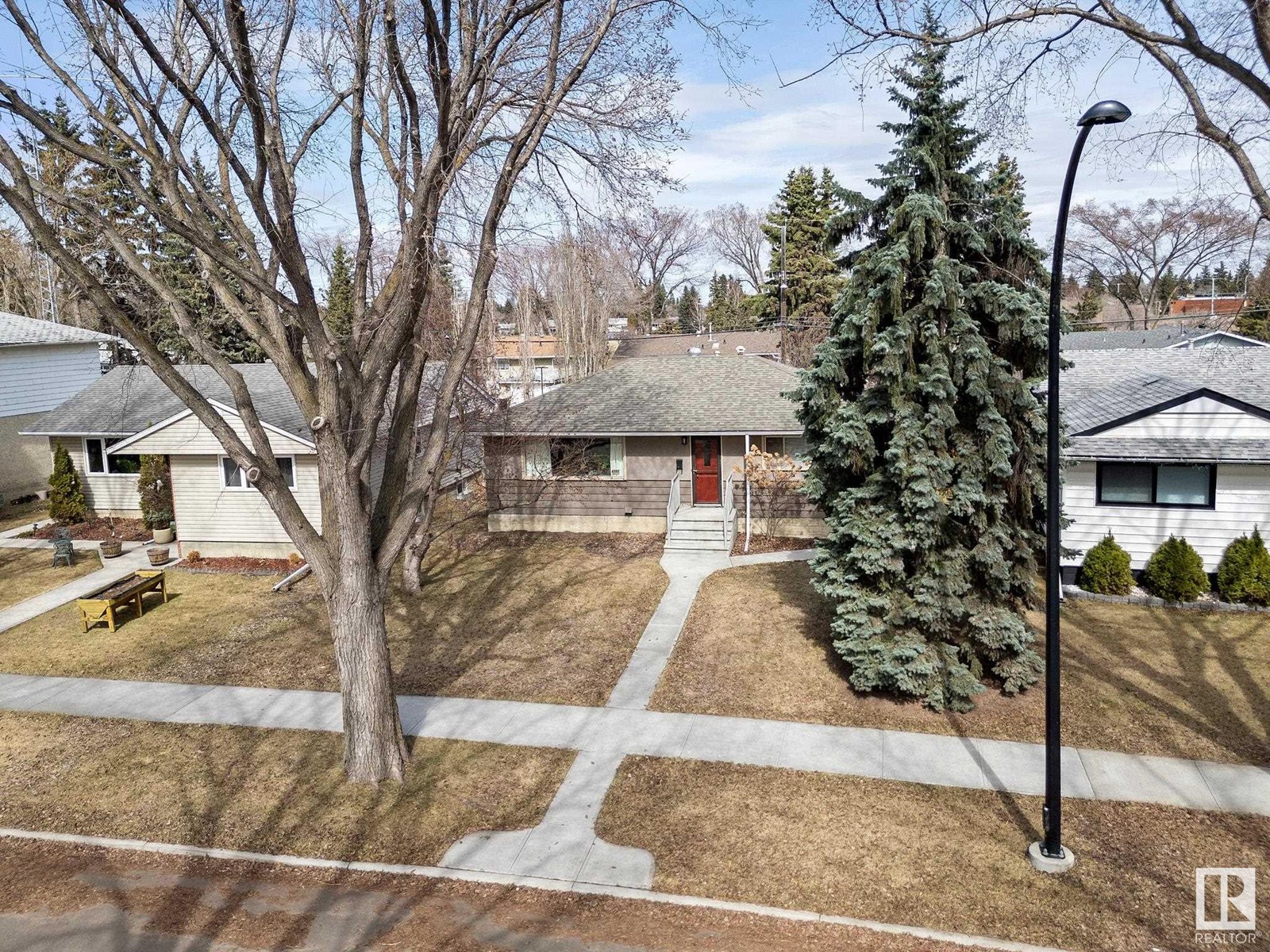 Property at 6707 85 ST NW image 1