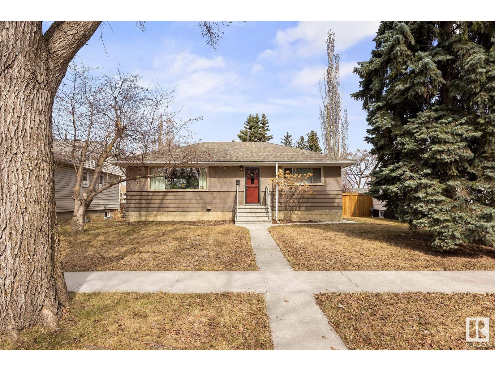 Property at 6707 85 ST NW image 2