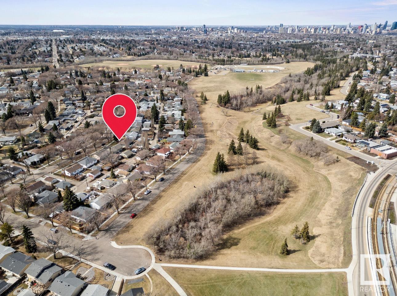 Property at 6707 85 ST NW image 3