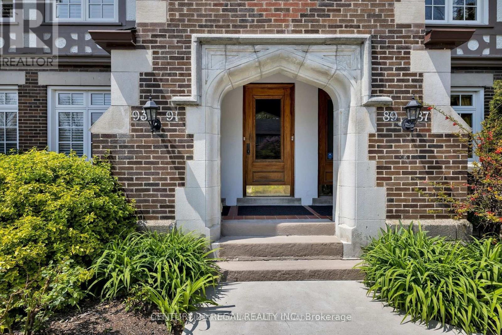 Property at 93 DOUGLAS CRESCENT image 3