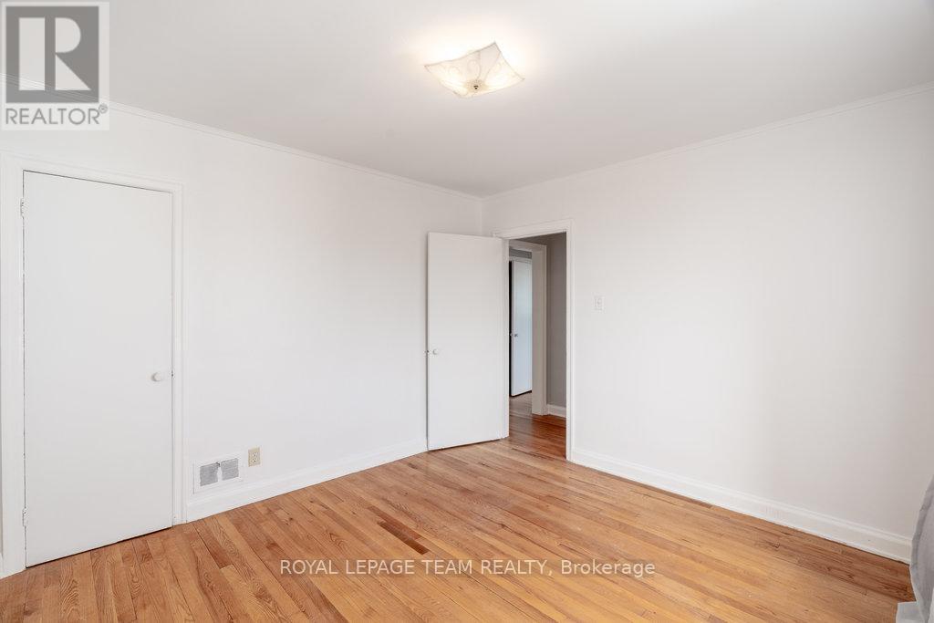 663 Tweedsmuir Avenue, Ottawa, Ontario  K1Z 5P7 - Photo 14 - X12089330