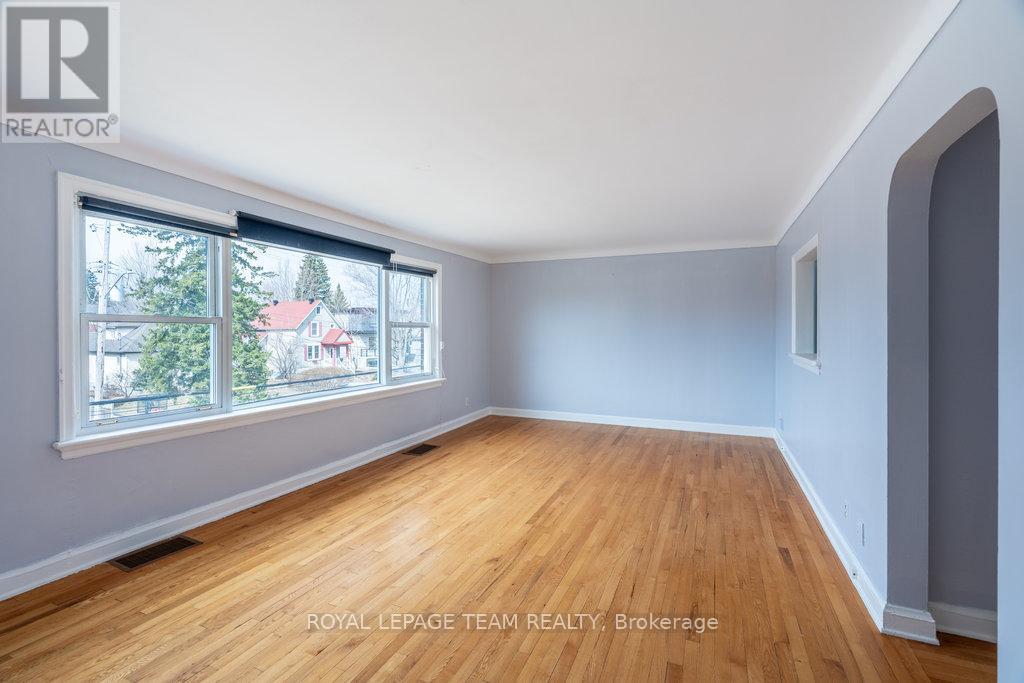 Property at 663 TWEEDSMUIR AVENUE image 5
