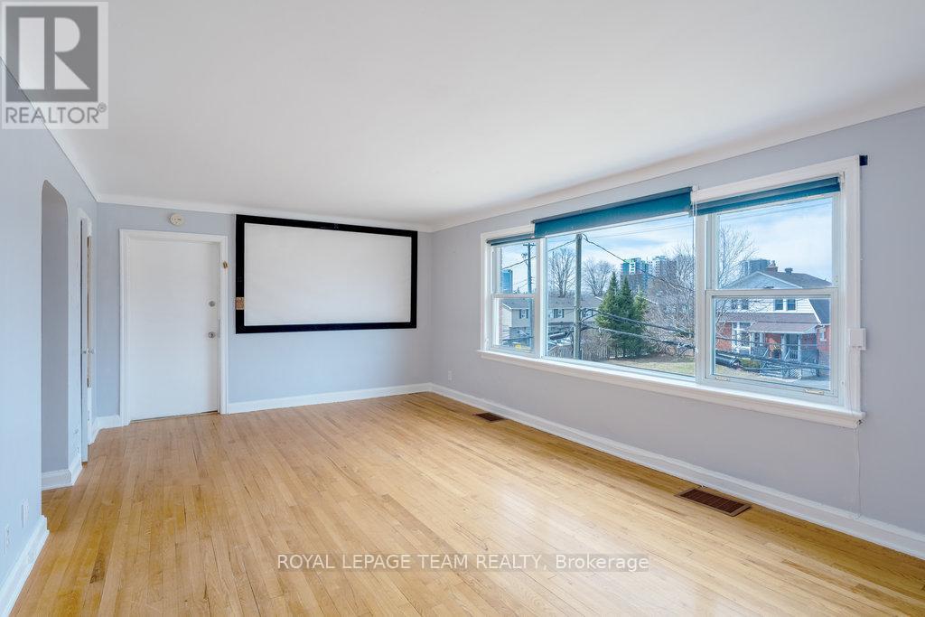 663 Tweedsmuir Avenue, Ottawa, Ontario  K1Z 5P7 - Photo 7 - X12089330