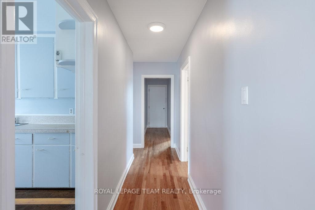 663 Tweedsmuir Avenue, Ottawa, Ontario  K1Z 5P7 - Photo 8 - X12089330