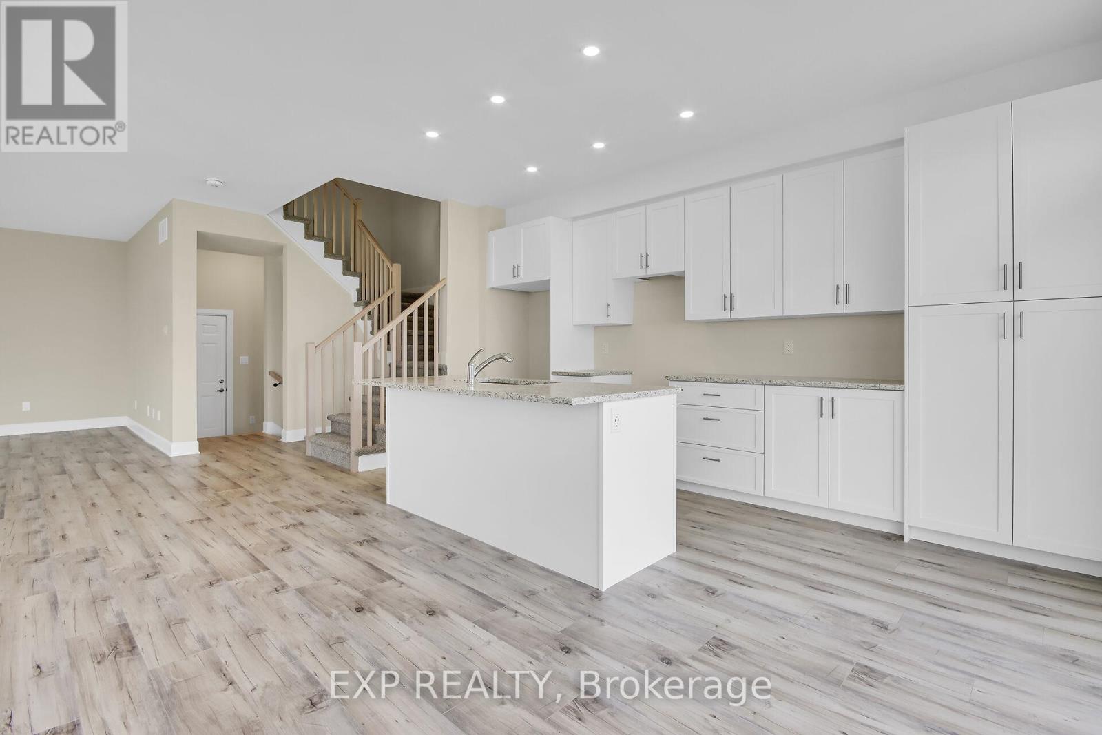 15 Reynolds Avenue, Carleton Place, Ontario  K7C 0W4 - Photo 7 - X12089376