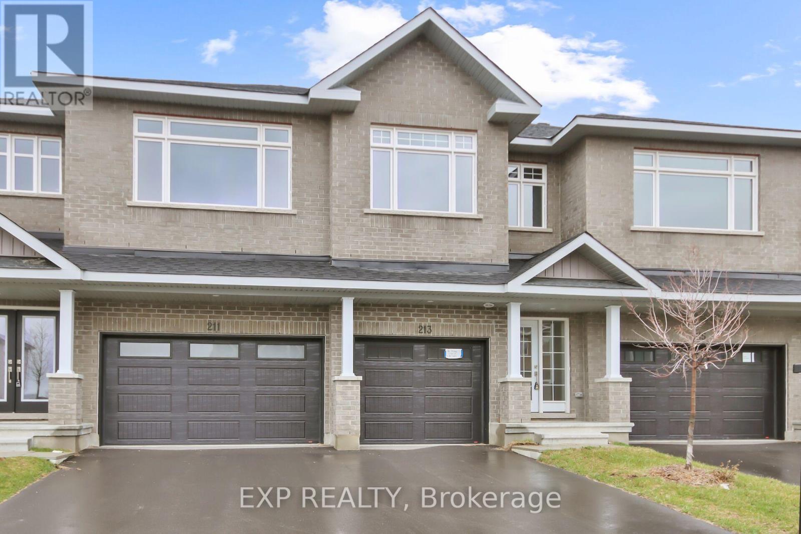 213 Hooper Street, Carleton Place, Ontario  K7C 0C4 - Photo 1 - X12089380