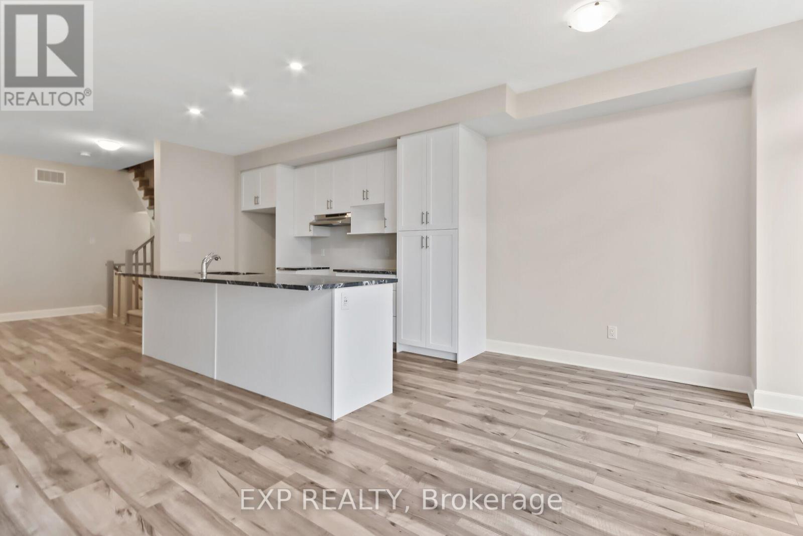 213 Hooper Street, Carleton Place, Ontario  K7C 0C4 - Photo 3 - X12089380